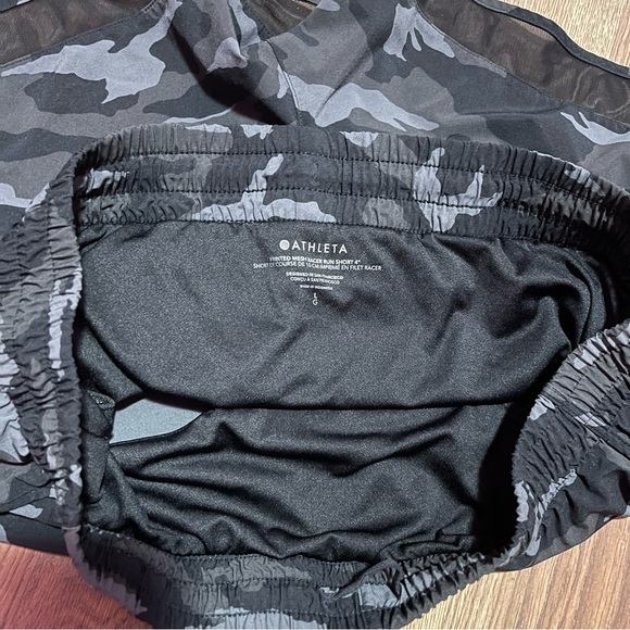 Athleta Racer Run Shorts Women’s Size Large Black Camo 4” - Picture 11 of 13